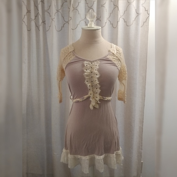 BKE Dresses & Skirts - Buckle Dress: Lace baseball sleeve